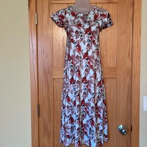 Girls/women size (kind of between size). Nice florals pattern.